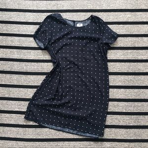 Short-sleeved shift dress